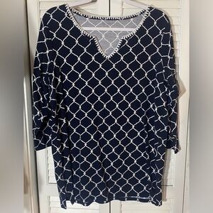 Talbots Navy and White Geometric Print Top, Size X, V-neck, Slit Hem and Sleeves